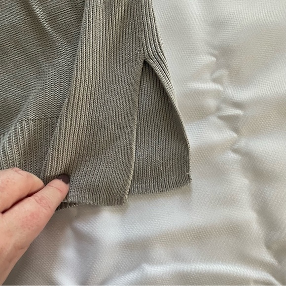 Banana Republic Sleeveless Sweater Womens Size Small Gray Round Neck Preppy - Picture 4 of 7